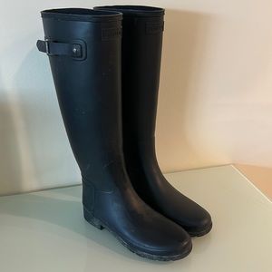 Hunter Boots Dark Blue size 8 Slim